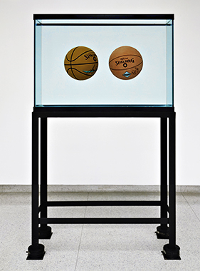 Two Ball Total Equilibrium Tank(Spalding Dr. J Silver Series, Spalding NBA Tip-Off)